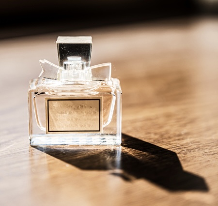 正しい香水の付け方、男女でちがうって知ってましたか？ 